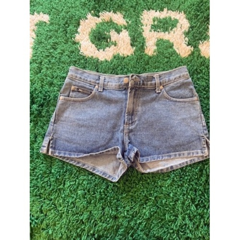 Blue Asphalt Womens Low Rise Denim Shorts Medium Wash Blue Size 5 90s Y2K Style